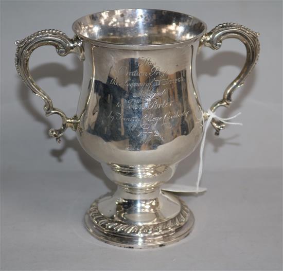 A George III silver two handled pedestal presentation cup with inscription relating to Trinity College, Cambridge, 12.5 oz.